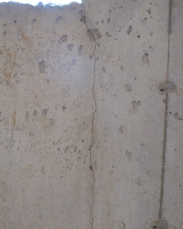 Foundation wall crack