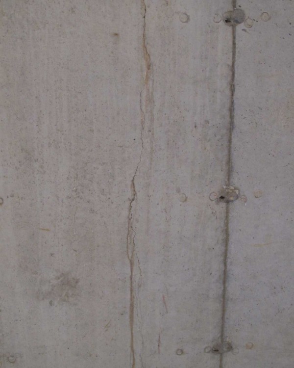 Foundation wall crack