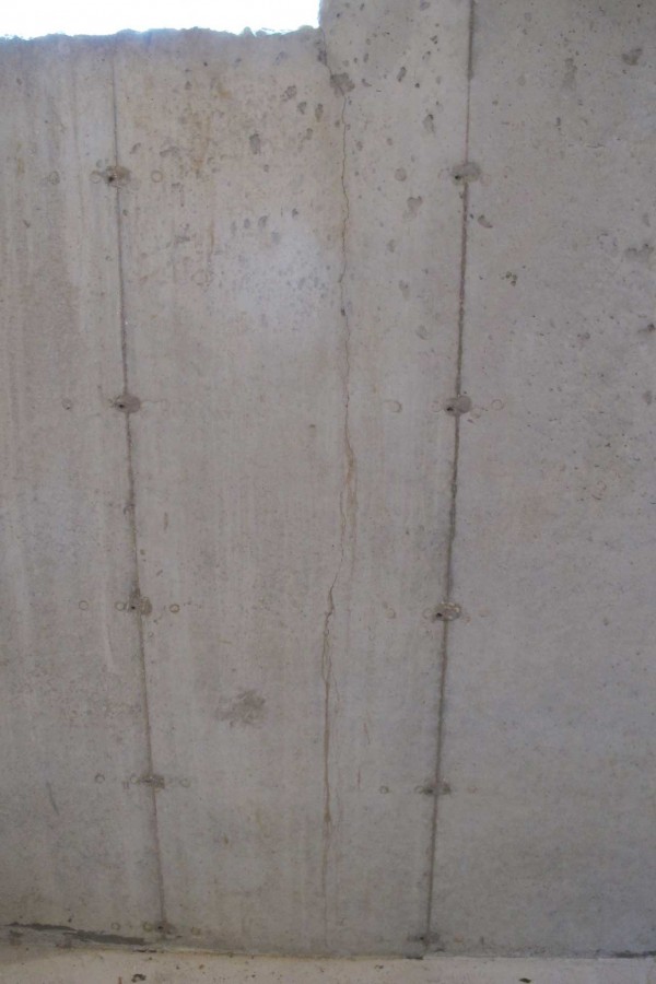 Foundation wall crack