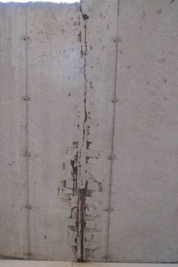 Foundation wall crack