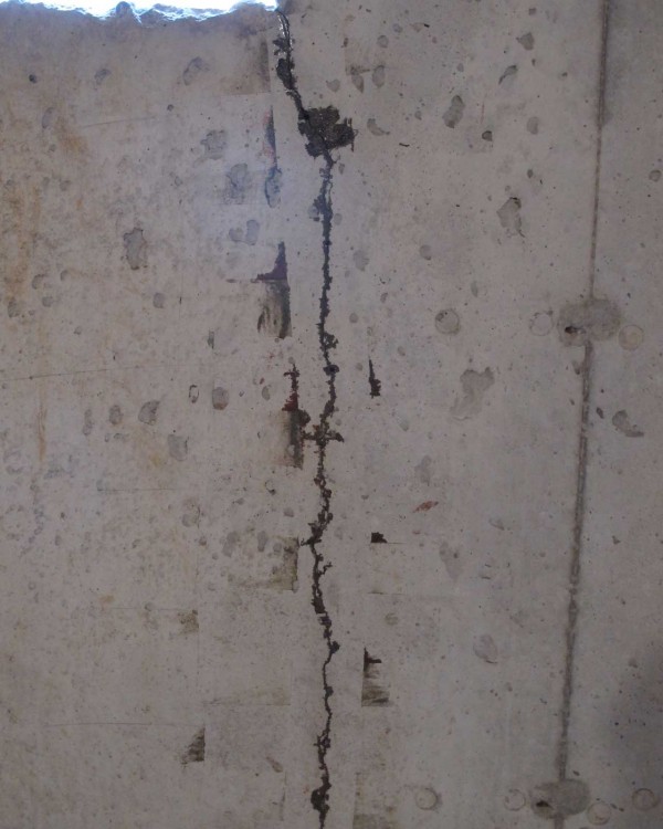 Foundation wall crack